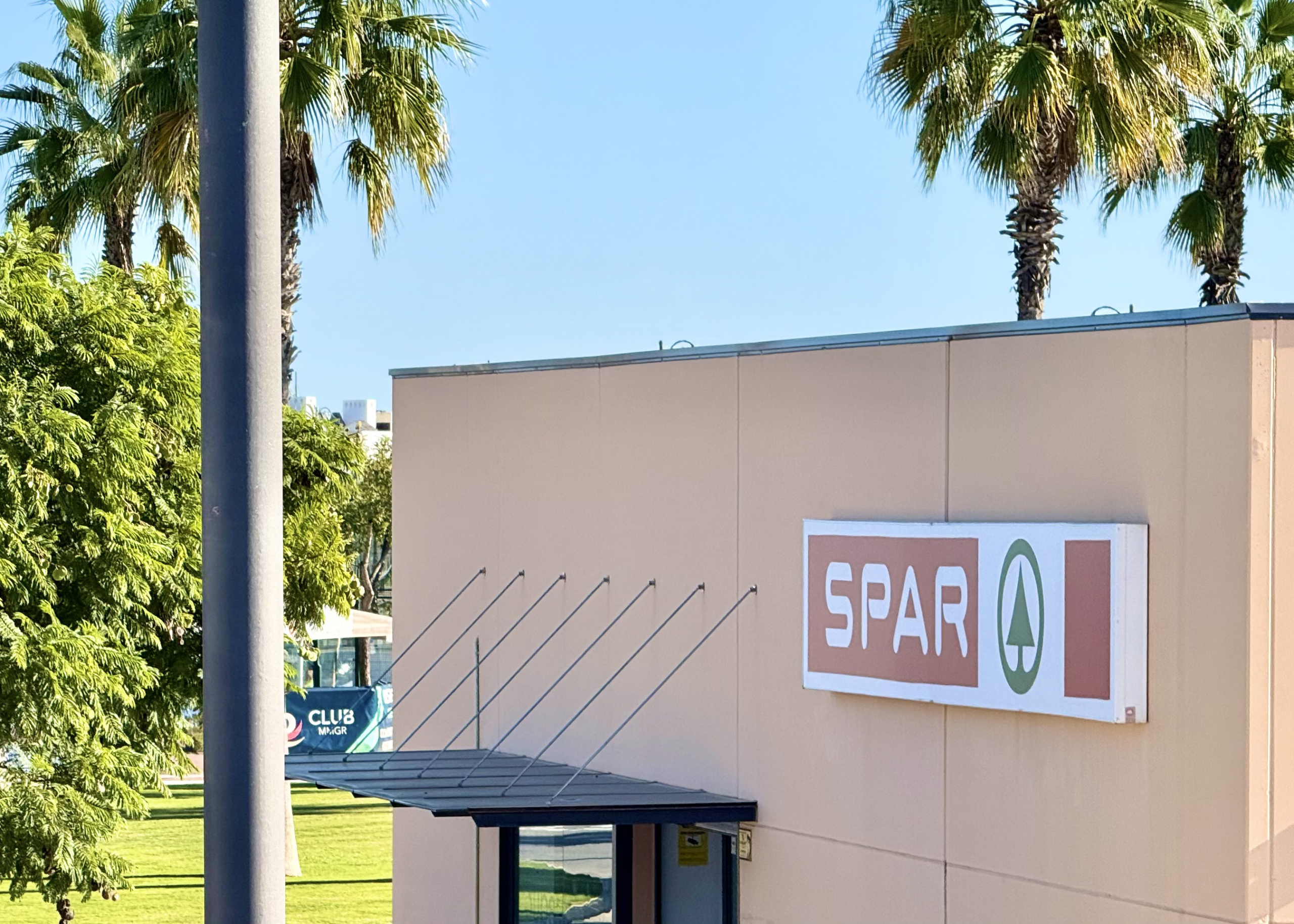 Albor apartment for sale, Shops, bars, and restaurants on the Boulevard at Mar Menor Golf Resort