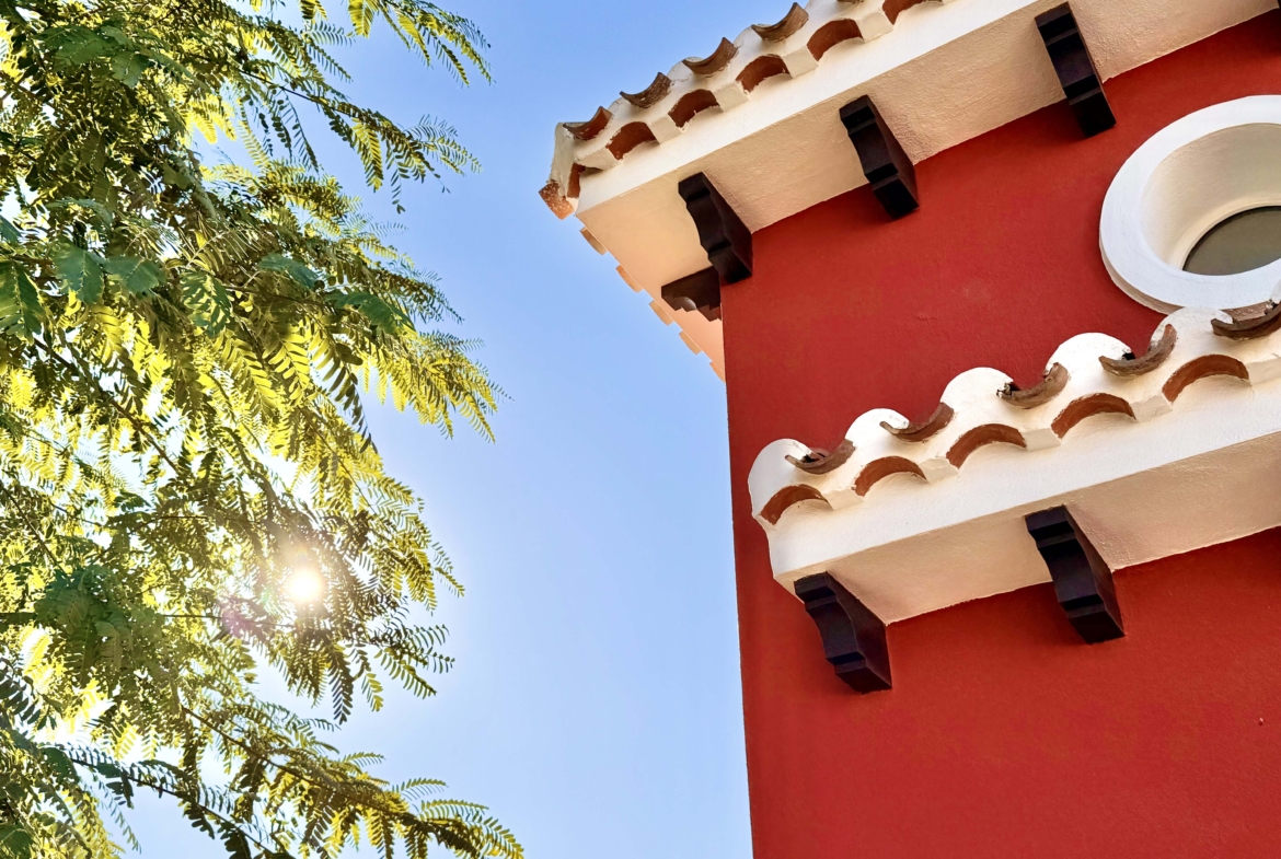 Front view of the Isla Grosa villa on a corner plot at Mar Menor Golf Resort.