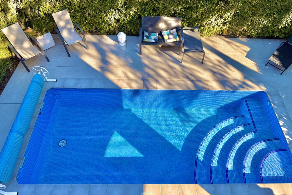 Heated private pool and modern tiled garden at the Isla Grosa villa on Mar Menor Golf Resort.