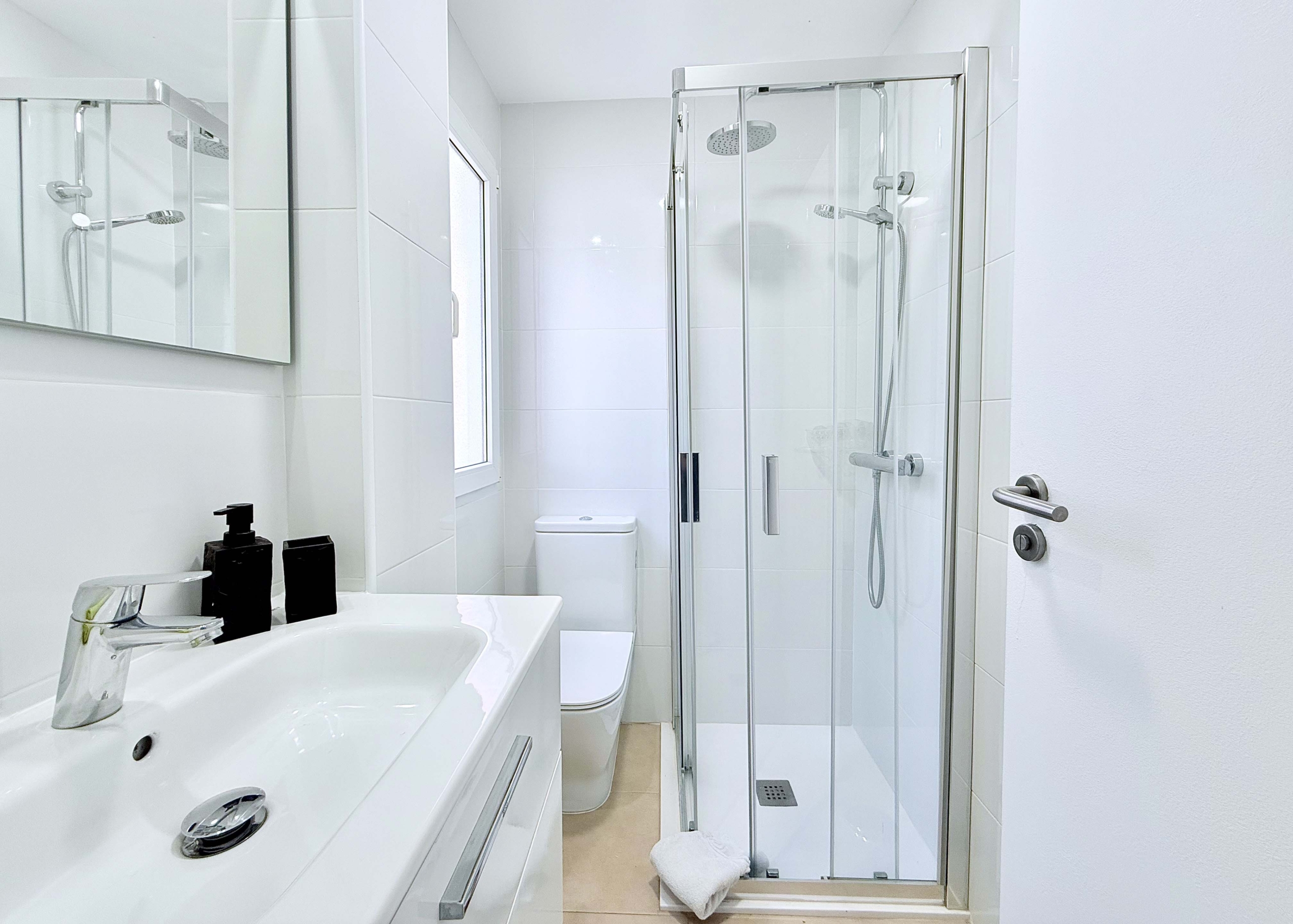 Modernised bathrooms at the Isla Grosa villa on Mar Menor Golf Resort.