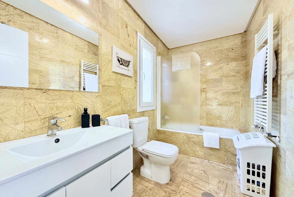 Modernised bathrooms at the Isla Grosa villa on Mar Menor Golf Resort.