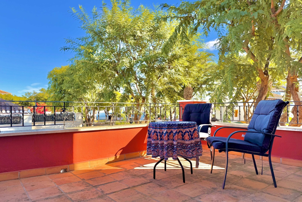 Upper terrace suitable for sunbathing or outdoor workspace at the Isla Grosa villa on Mar Menor Golf Resort.