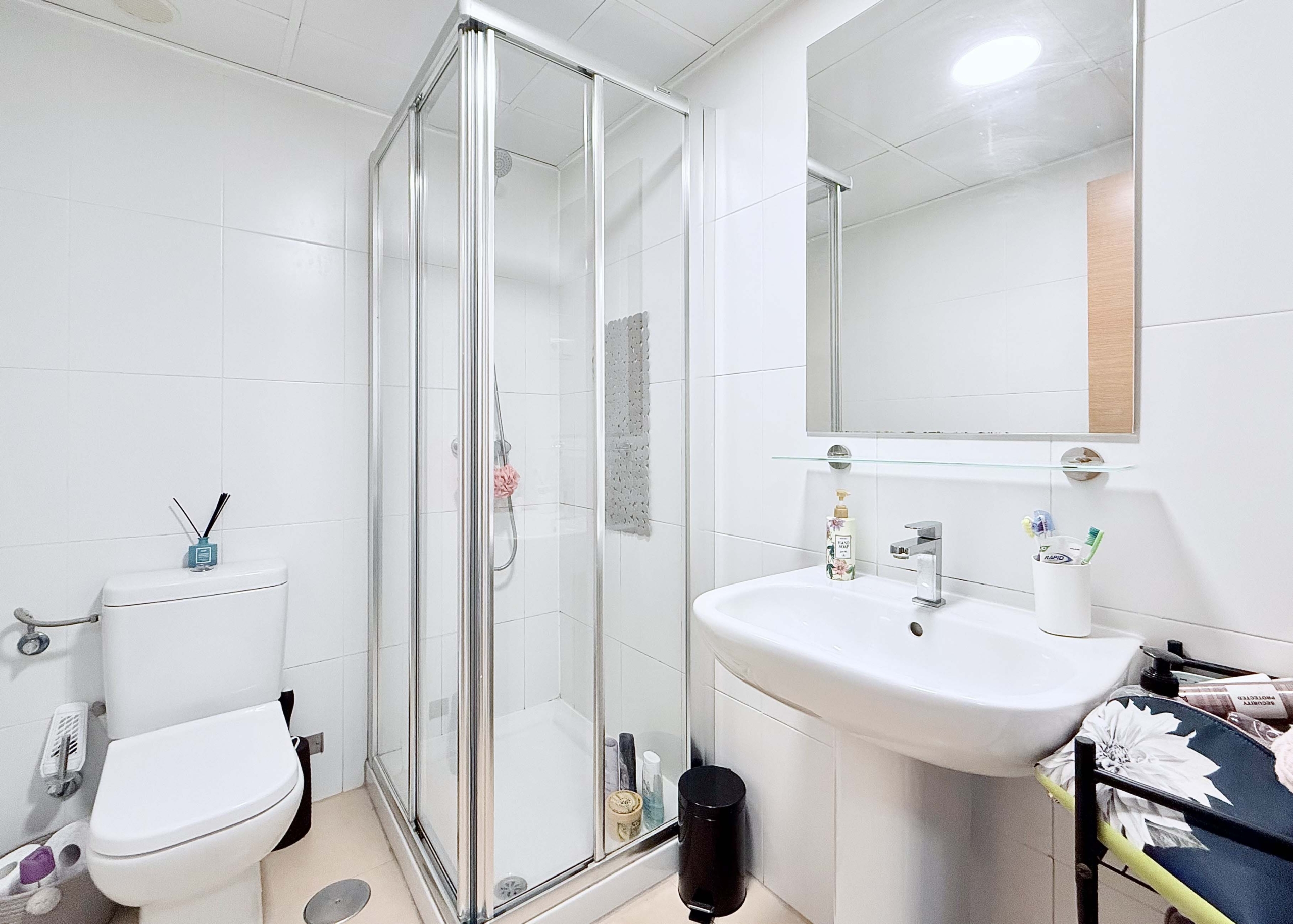 2-Bed Elegant Apartment modern bathroom with walk-in shower in a Levante Properties apartment at Mar Menor Golf Resort.
