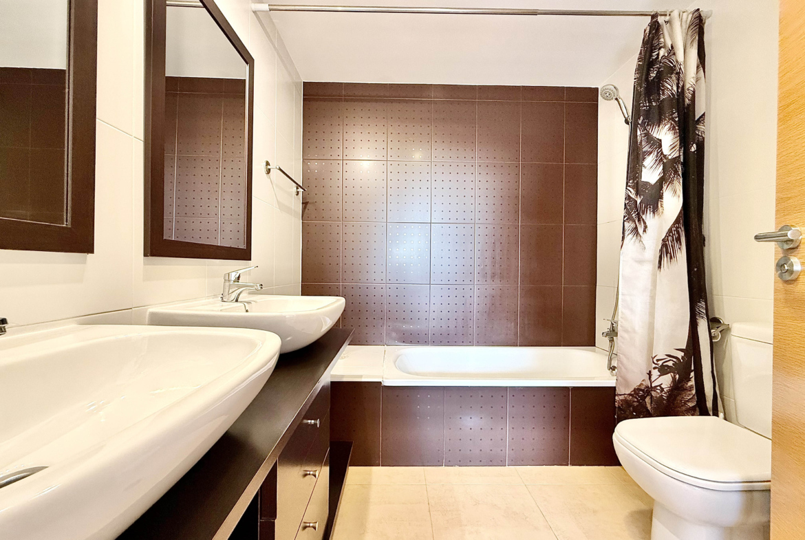 En-suite bathroom in a 2-Bed South Facing Apartment at Mar Menor Golf Resort by Levante Properties