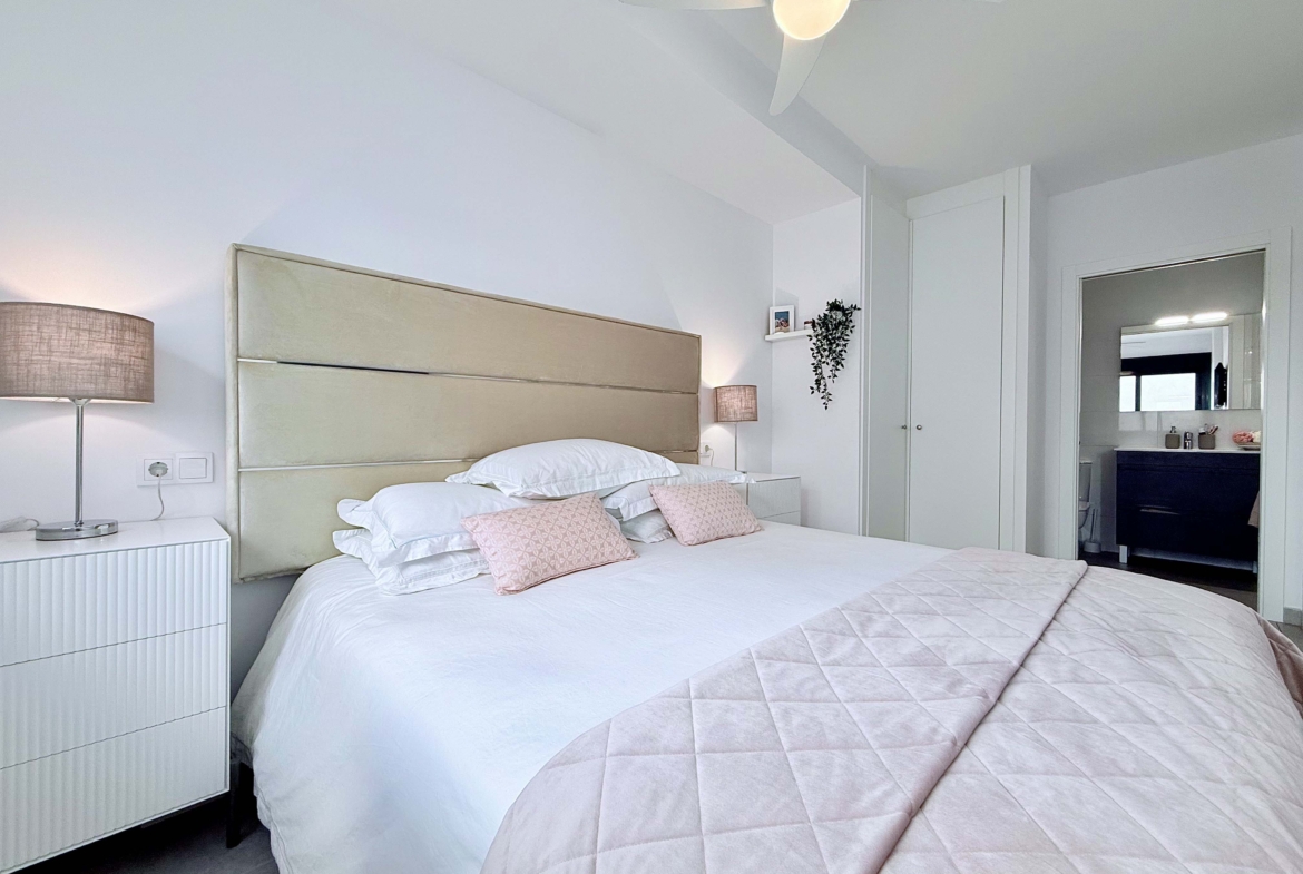 San Pedro del Pinatar top floor apartment master bedroom en-suite Levante Properties