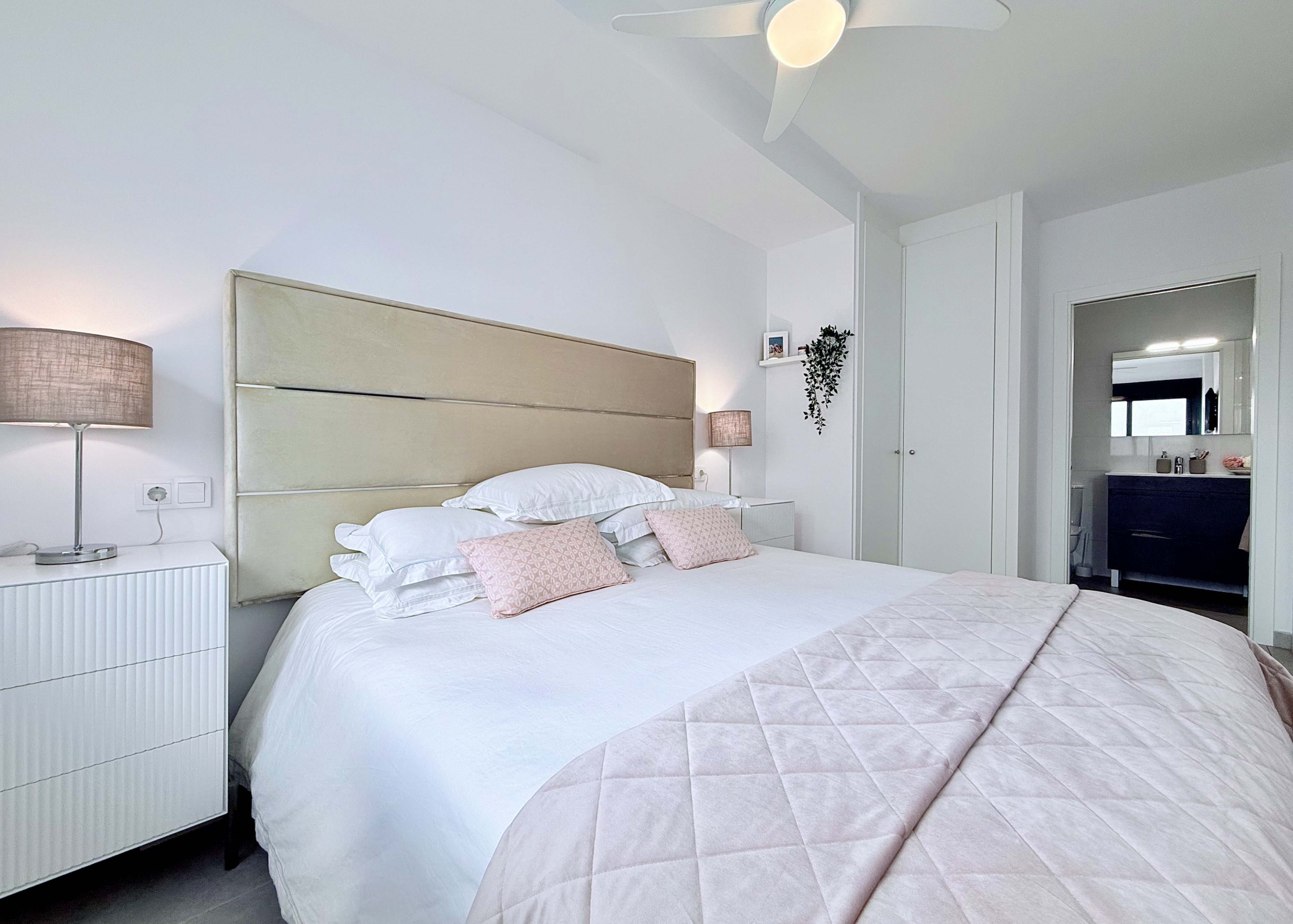 San Pedro del Pinatar top floor apartment master bedroom en-suite Levante Properties
