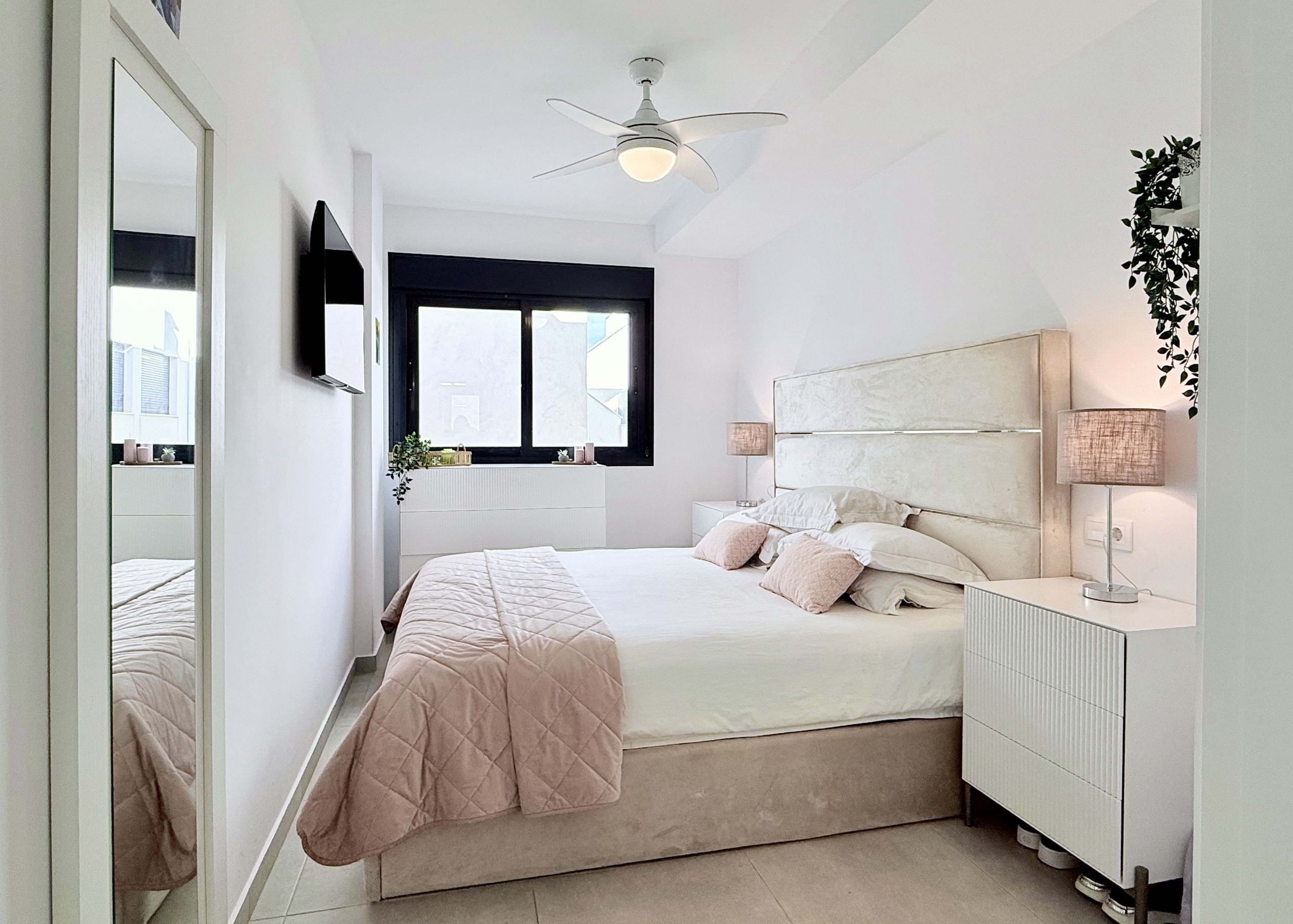 San Pedro del Pinatar top floor apartment master bedroom en-suite Levante Properties