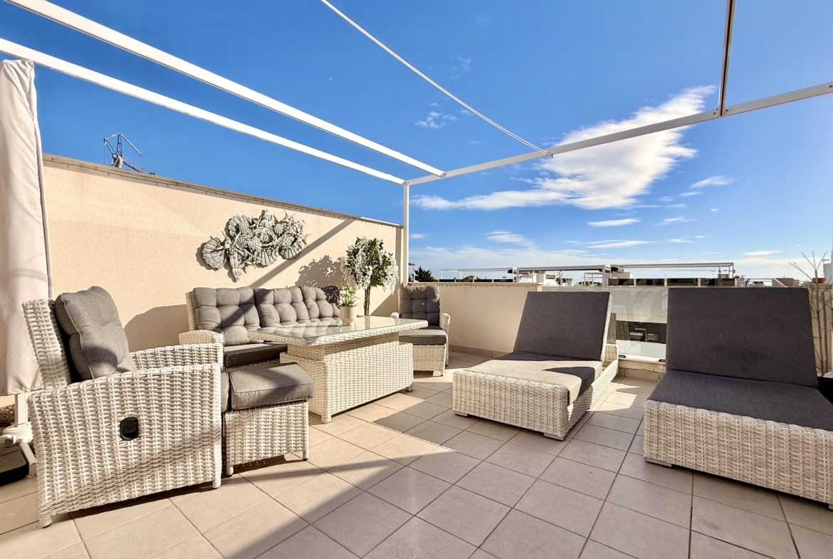 San Pedro del Pinatar top floor apartment private solarium Levante Properties