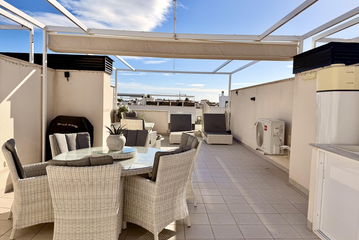 San Pedro del Pinatar top floor apartment private solarium Levante Properties