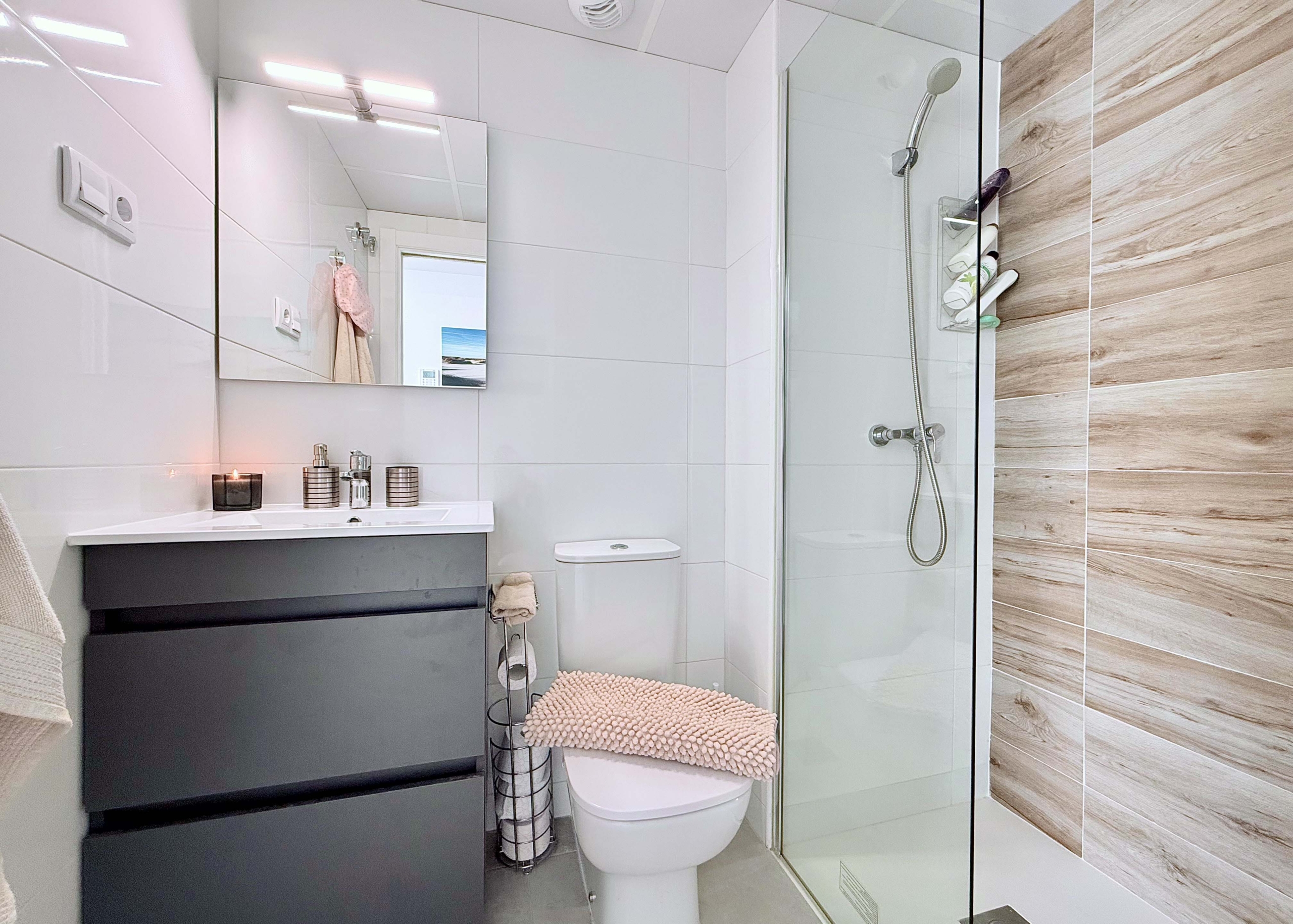 San Pedro del Pinatar shower room in a modern apartment by Levante Properties