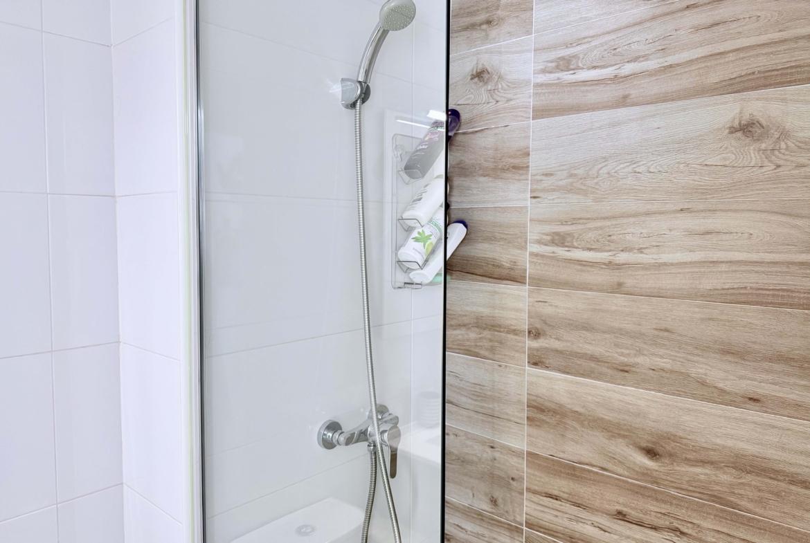 San Pedro del Pinatar shower room in a modern apartment by Levante Properties