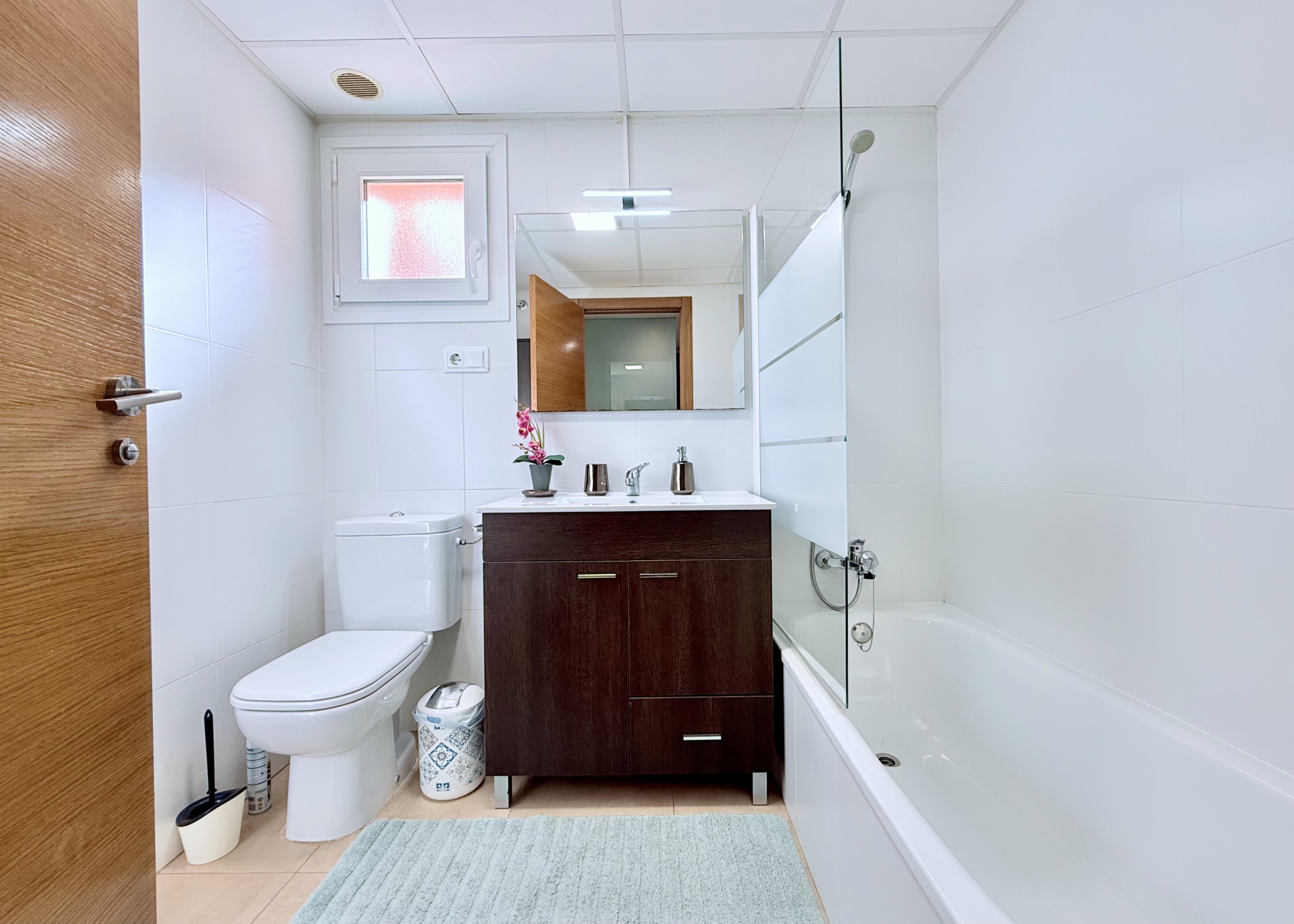 Lovely 1 Bedroom Apartment modern bathroom at Mar Menor Golf Resort by Levante Properties