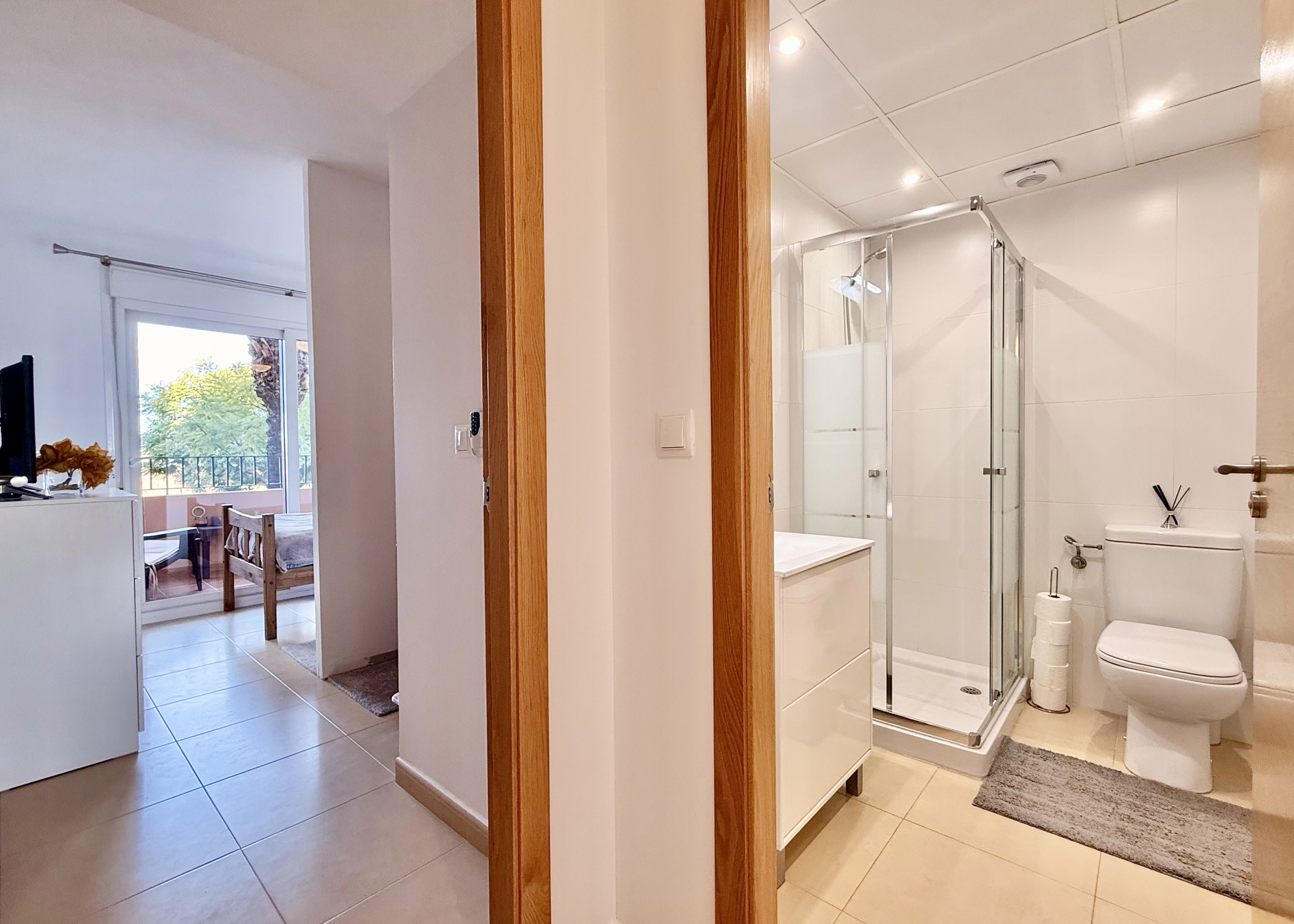 Family bathroom in Mar Menor Golf Resort apartment by Levante Properties