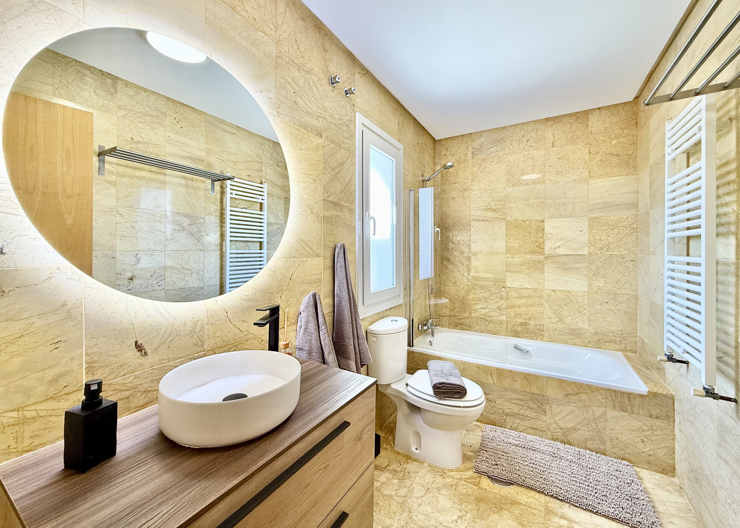 Family bathroom in exclusive 4 bed villa for sale on Mar Menor Golf Resort – Levante Properties