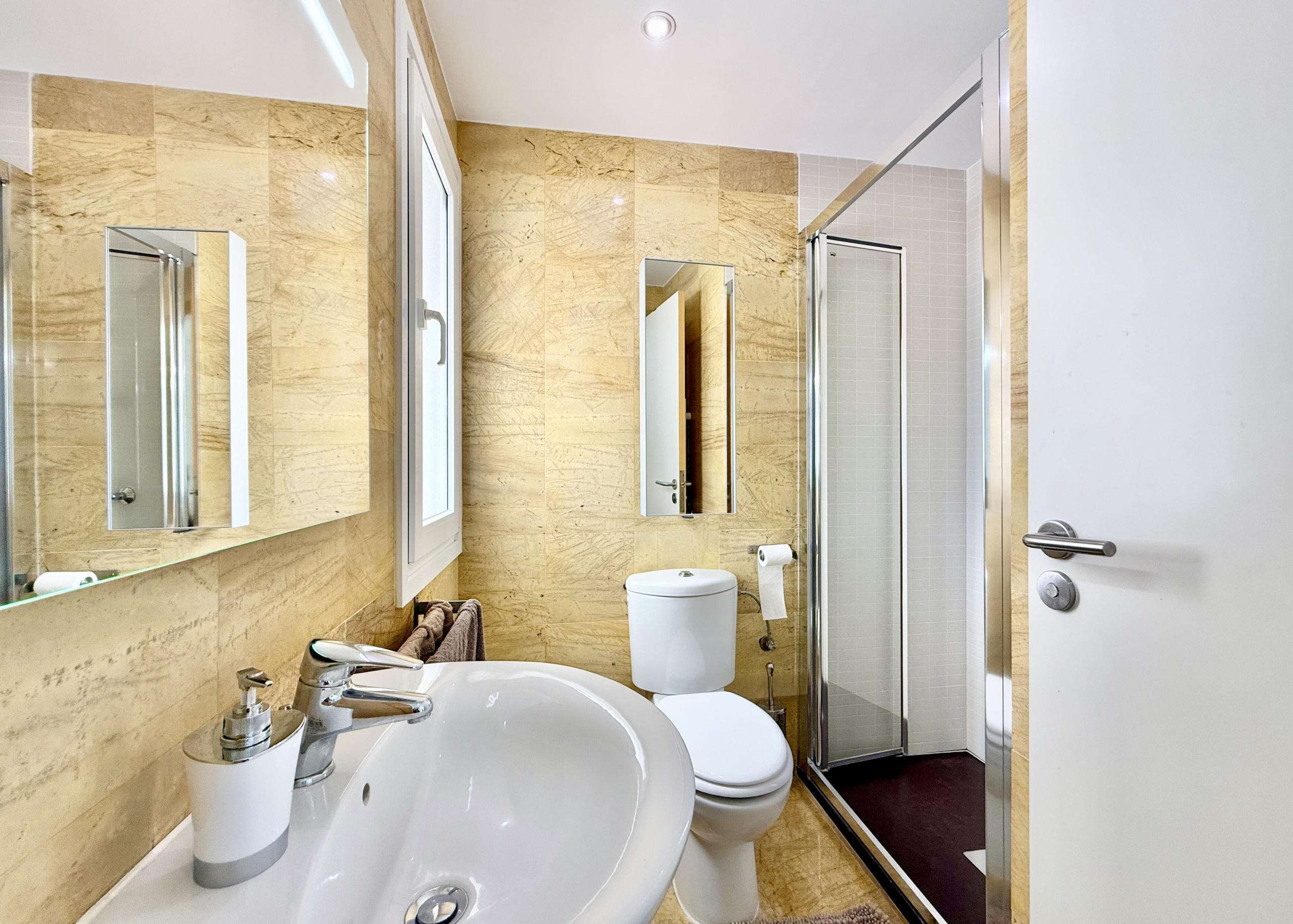 Ground floor shower room in exclusive 4 bed villa on Mar Menor Golf Resort – Levante Properties