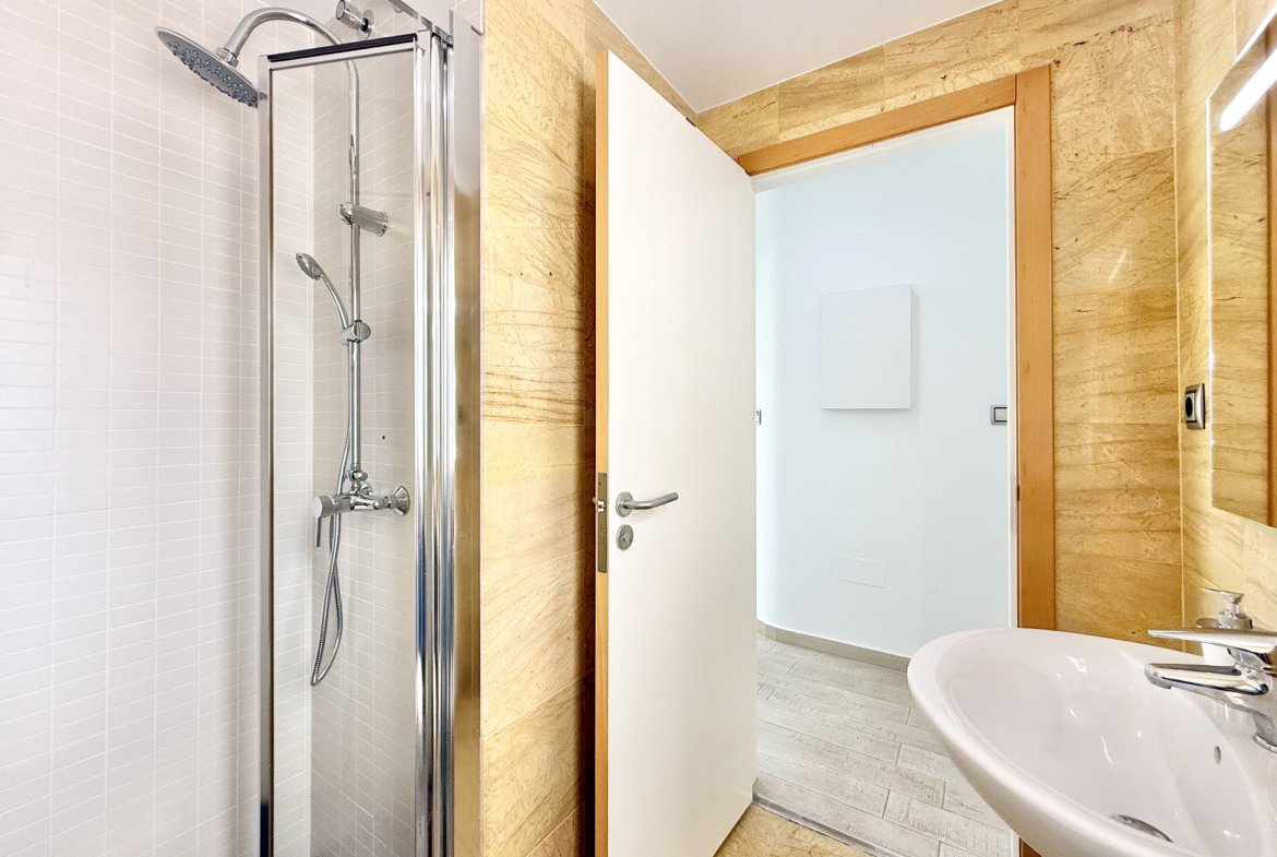Ground floor shower room in exclusive 4 bed villa on Mar Menor Golf Resort – Levante Properties