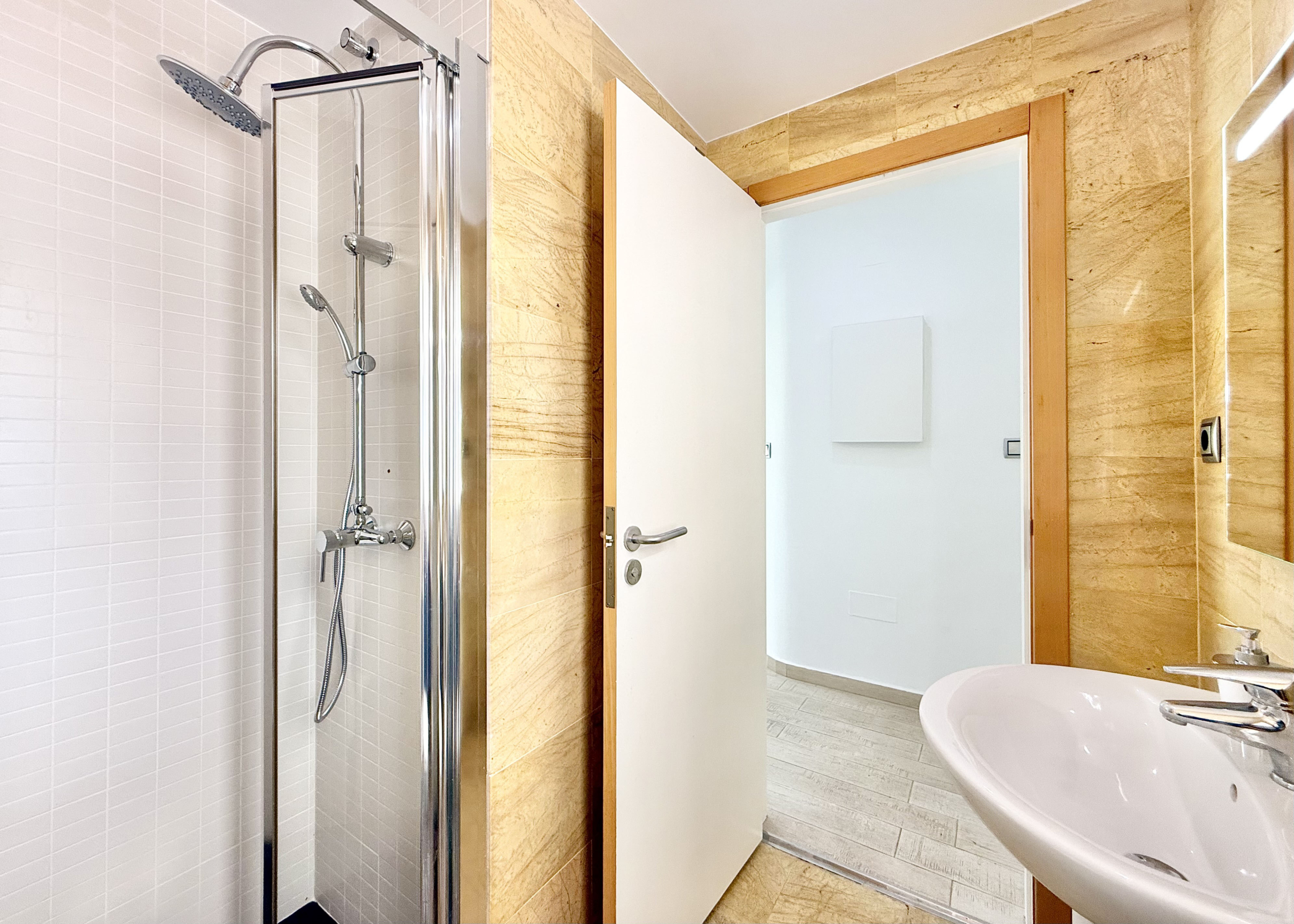 Ground floor shower room in exclusive 4 bed villa on Mar Menor Golf Resort – Levante Properties