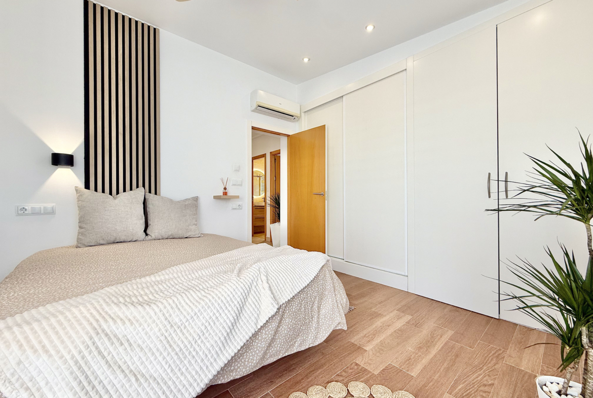 Master bedroom in exclusive 4 bed villa for sale on Mar Menor Golf Resort – Levante Properties