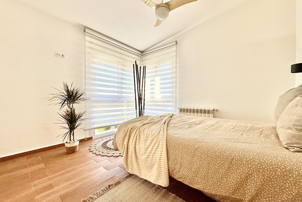 Master bedroom in exclusive 4 bed villa for sale on Mar Menor Golf Resort – Levante Properties