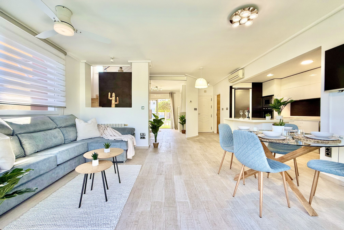 Open-plan living spaces in exclusive 4 bed villa for sale on Mar Menor Golf Resort – Levante Properties