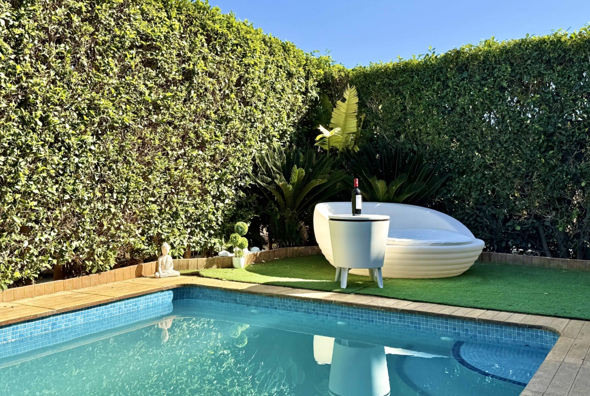 Private swimming pool and garden at exclusive 4 bed villa for sale on Mar Menor Golf Resort – Levante Properties