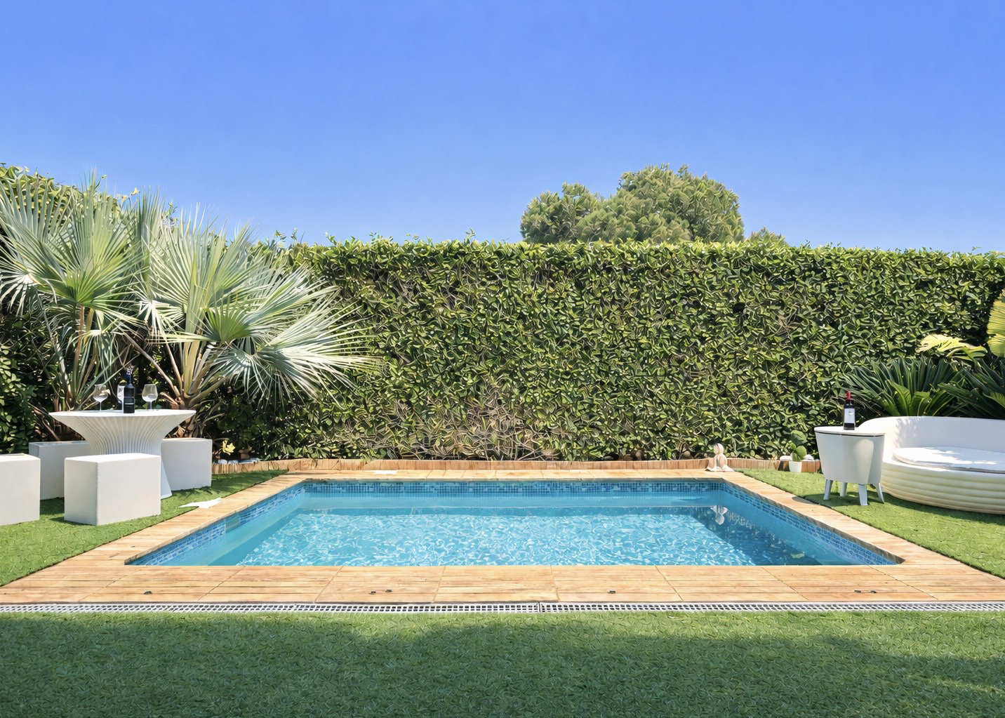 Private swimming pool and garden at exclusive 4 bed villa for sale on Mar Menor Golf Resort – Levante Properties