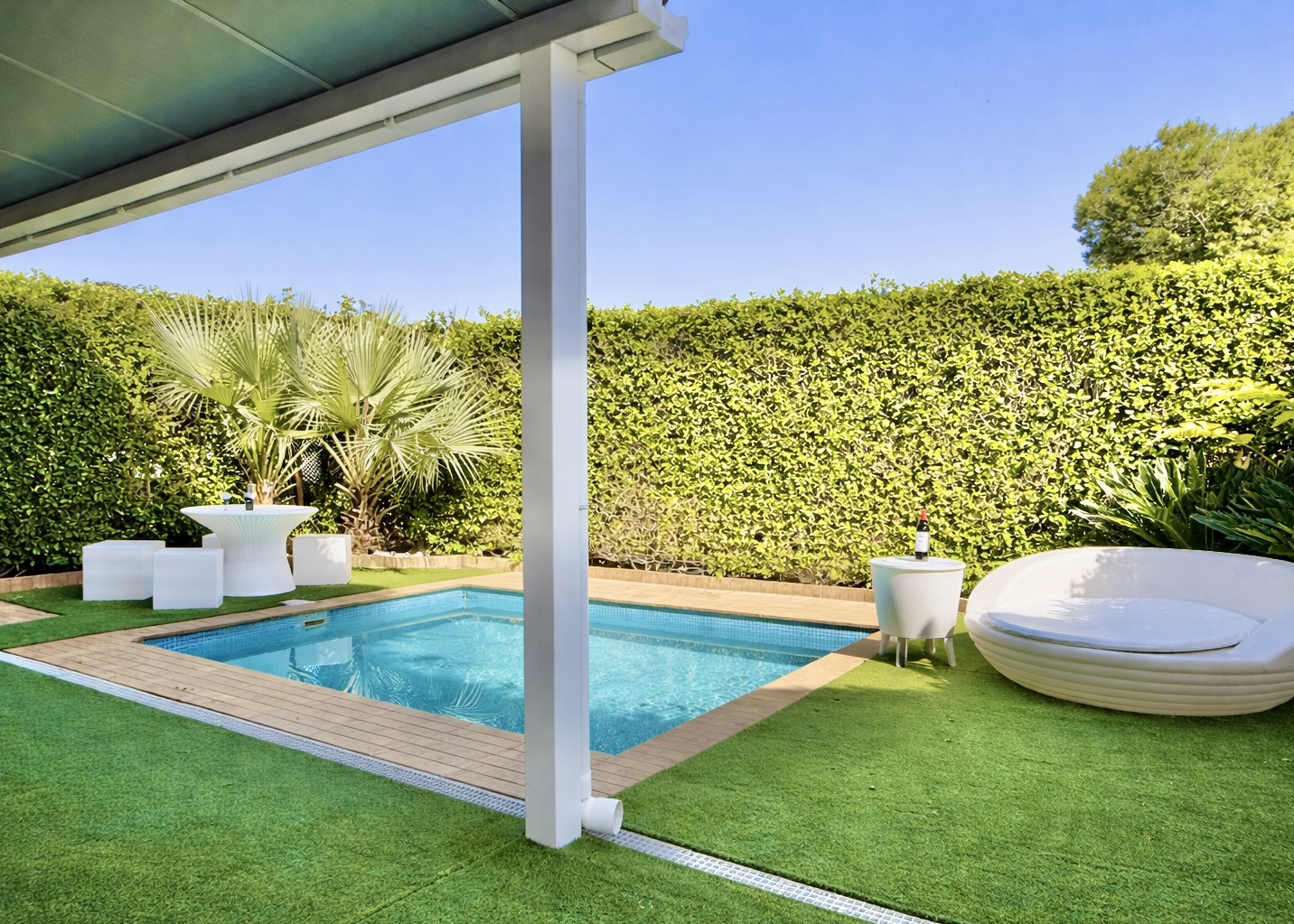 Private swimming pool and garden at exclusive 4 bed villa for sale on Mar Menor Golf Resort – Levante Properties