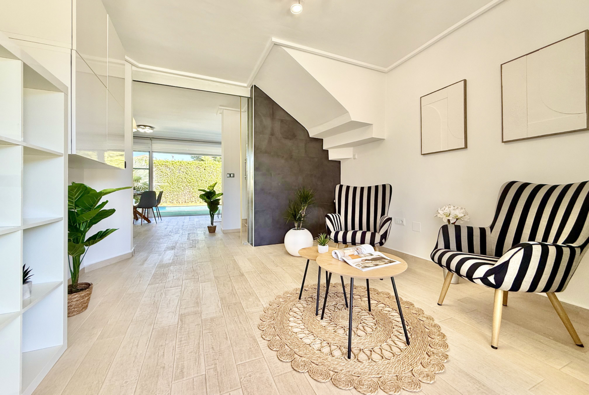 Open-plan living spaces in exclusive 4 bed villa for sale on Mar Menor Golf Resort – Levante Properties