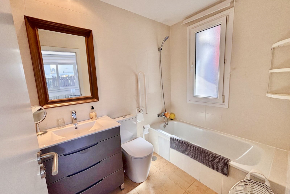 Ensuite bathroom in Rondella villa Mar Menor Golf Resort Levante Properties