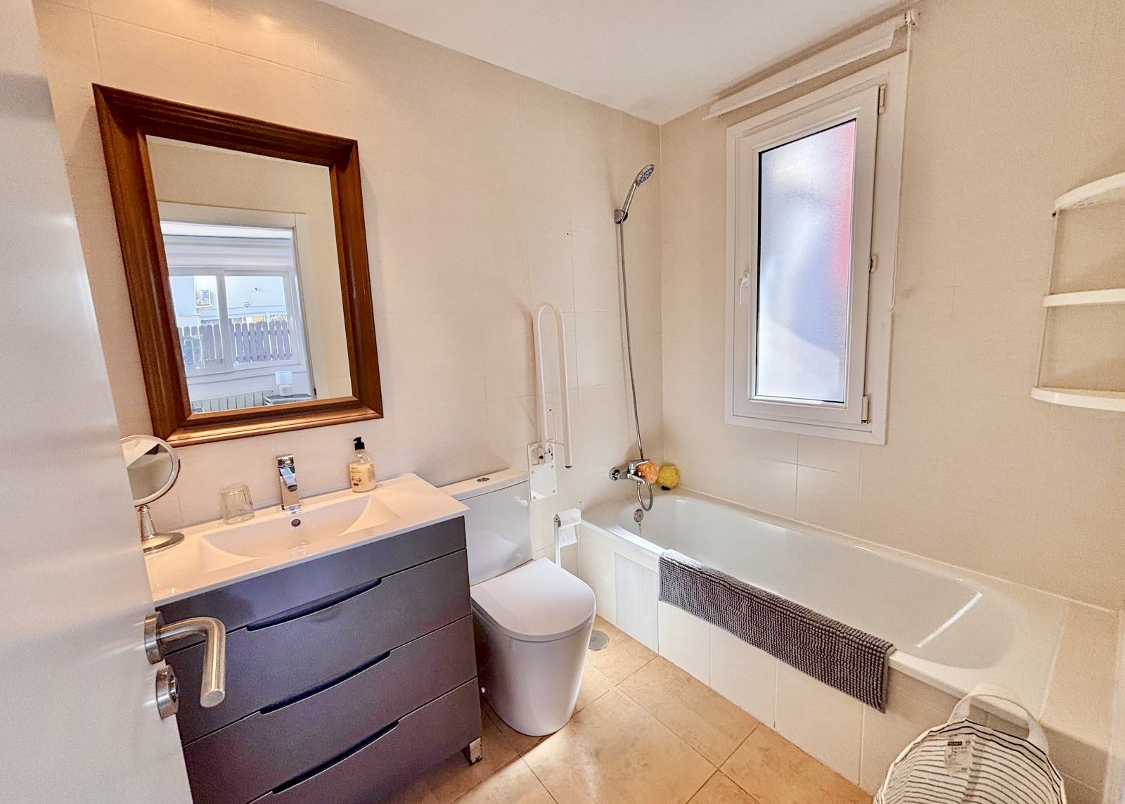 Ensuite bathroom in Rondella villa Mar Menor Golf Resort Levante Properties