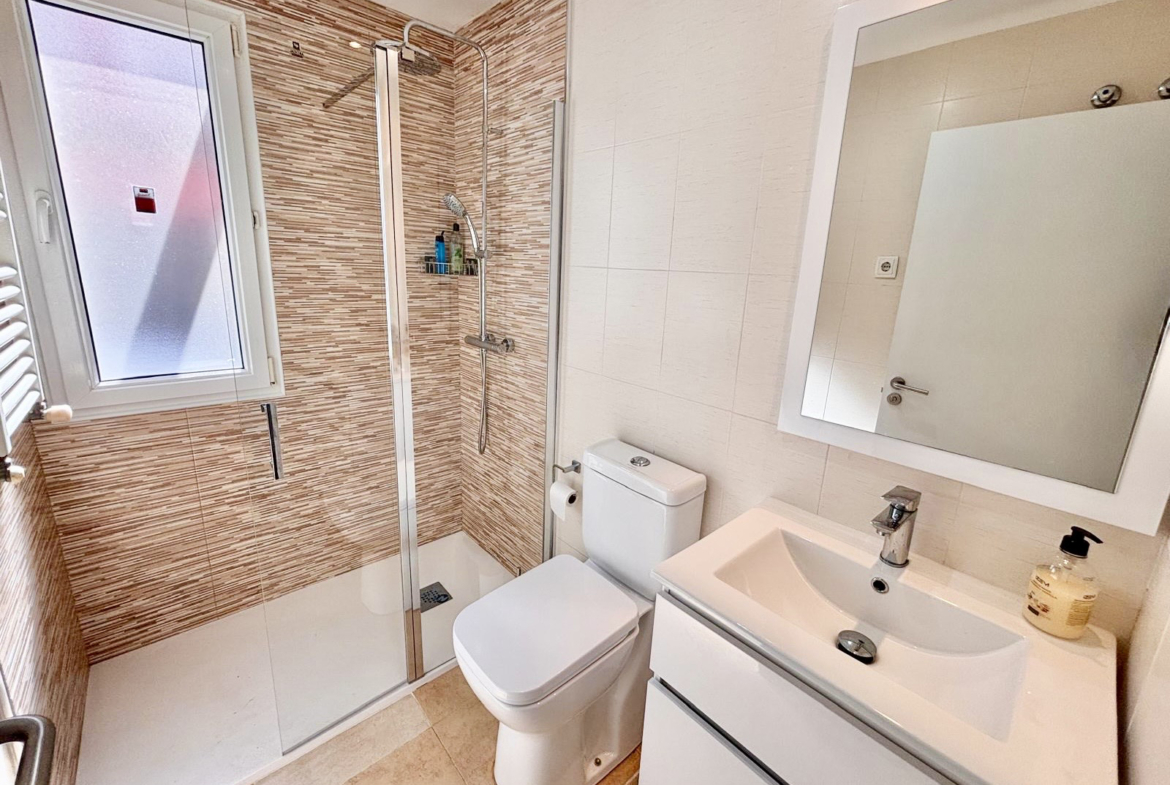 Guest bathroom in 2 bedroom villa Mar Menor Golf Resort Levante Properties