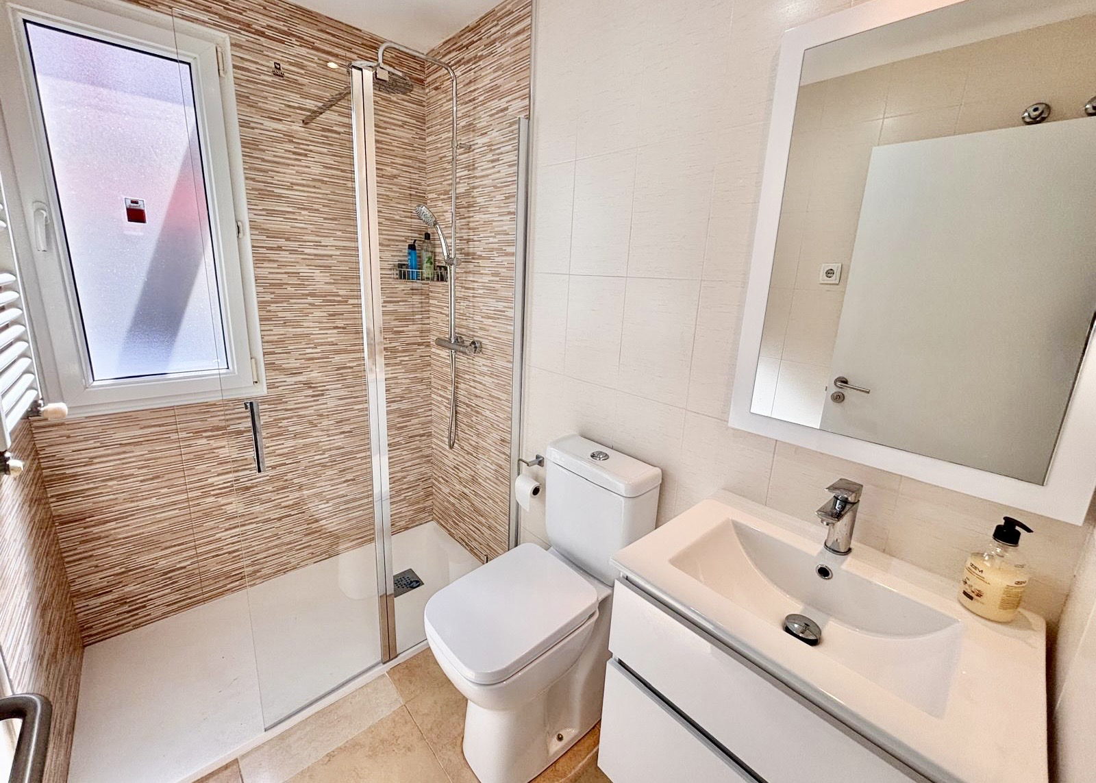 Guest bathroom in 2 bedroom villa Mar Menor Golf Resort Levante Properties