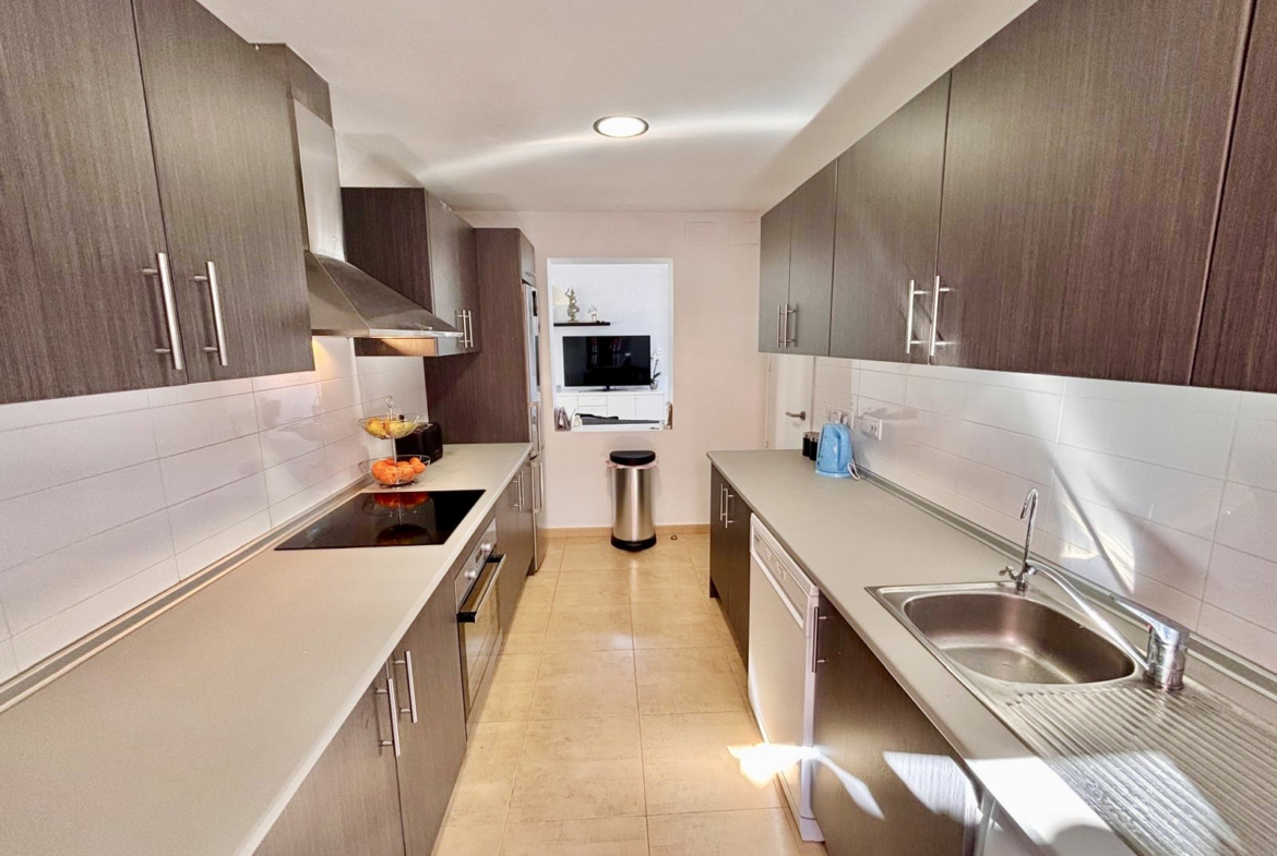 Fully fitted kitchen in 2 bedroom Rondella villa Mar Menor Golf Resort Levante Properties