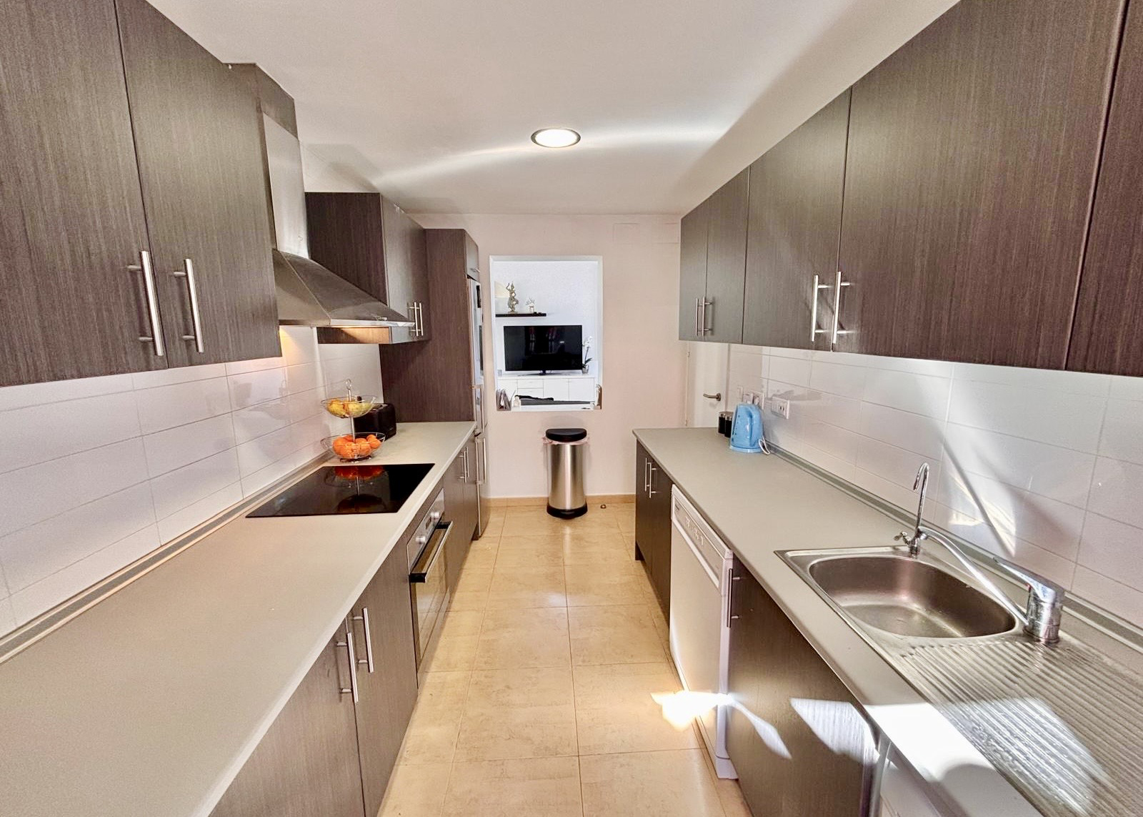 Fully fitted kitchen in 2 bedroom Rondella villa Mar Menor Golf Resort Levante Properties