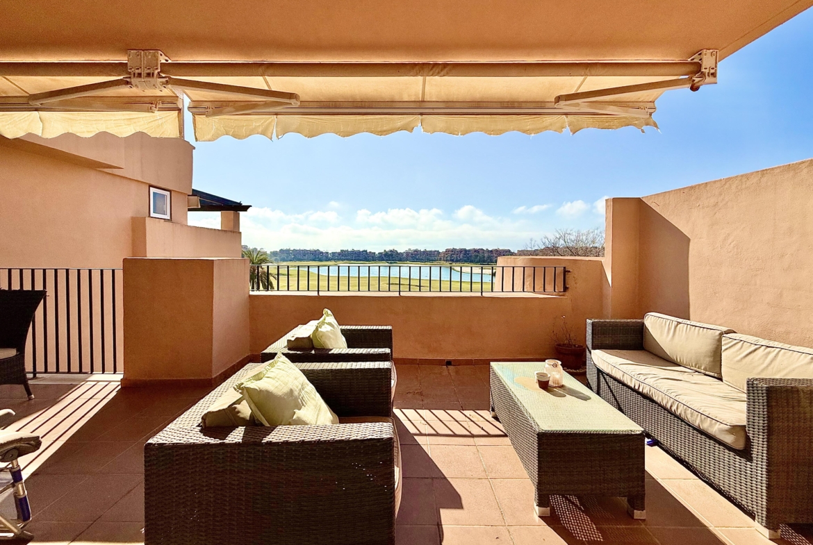 2-Bed Second Floor Apartment for Sale on Mar Menor Golf Resort. With lake and golf views, and close to resort's facilities. Key Ready.