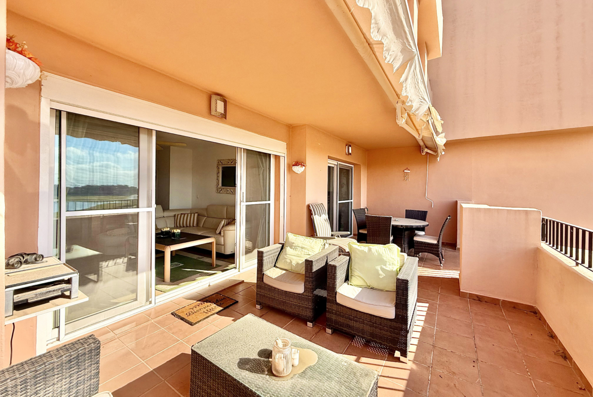 2-Bed Second Floor Apartment for Sale on Mar Menor Golf Resort. With lake and golf views, and close to resort's facilities. Key Ready.