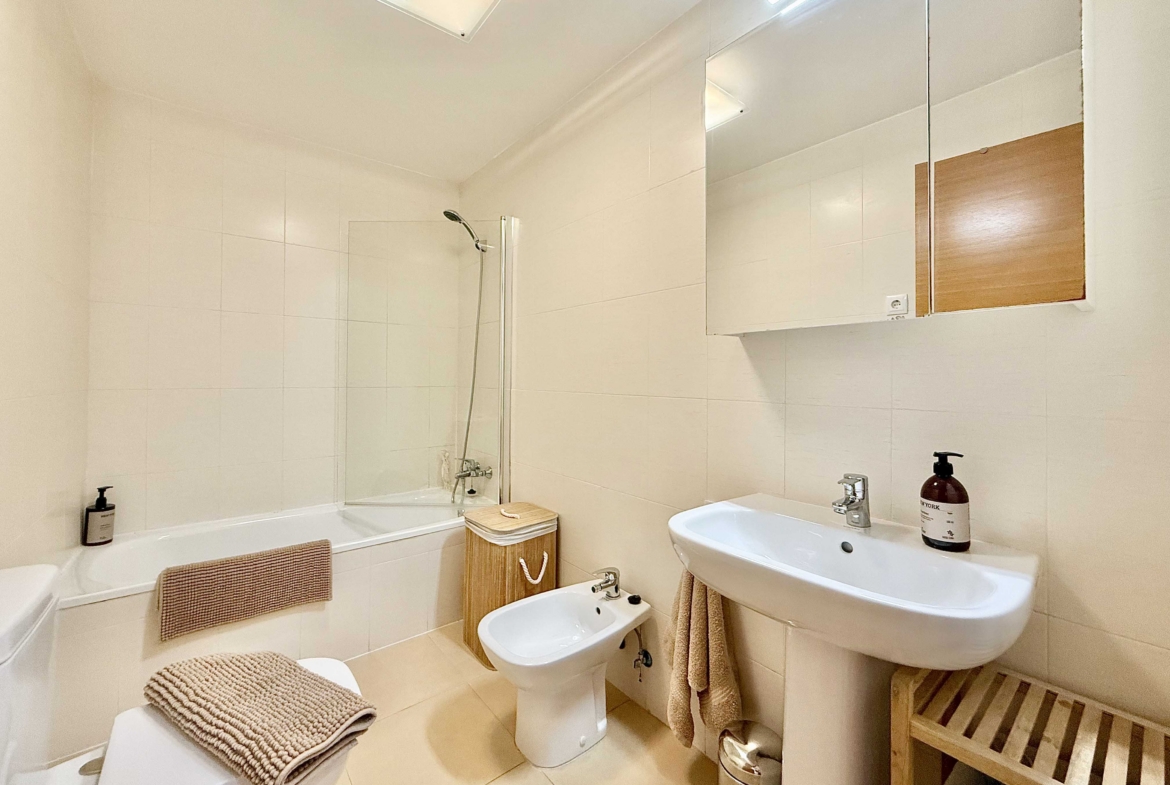 Bathroom in Boulevard apartment for sale on Mar Menor Golf Resort by Levante Properties