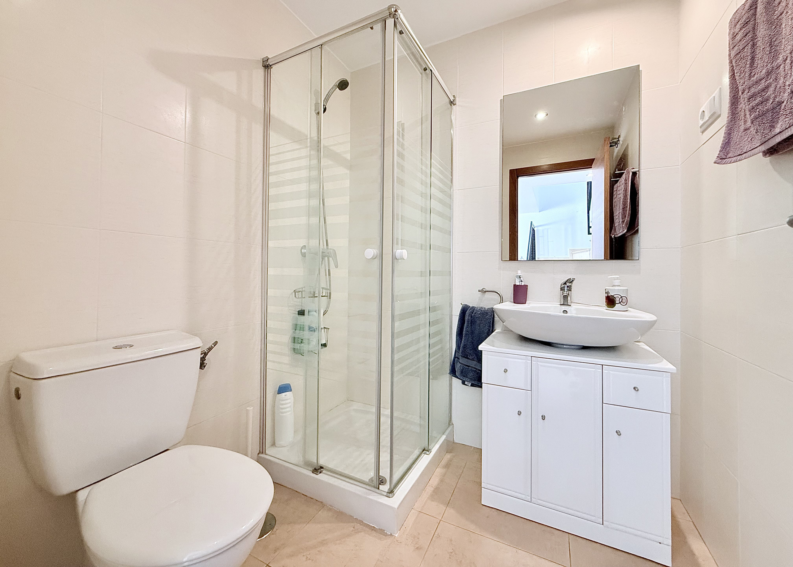 Modern bathroom in Calblanque villa at Mar Menor Golf Resort