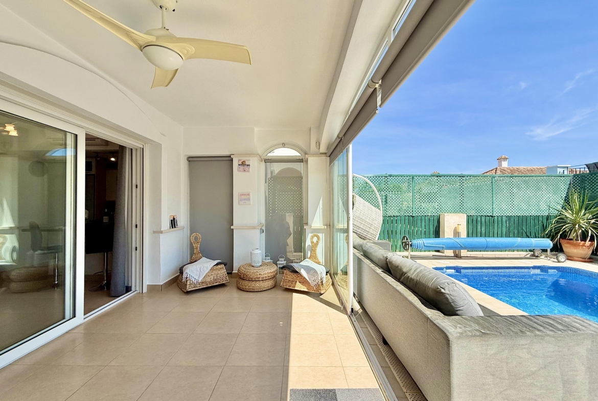 Enclosed terrace and sun lounge at Isla Grosa villa on Mar Menor Golf Resort