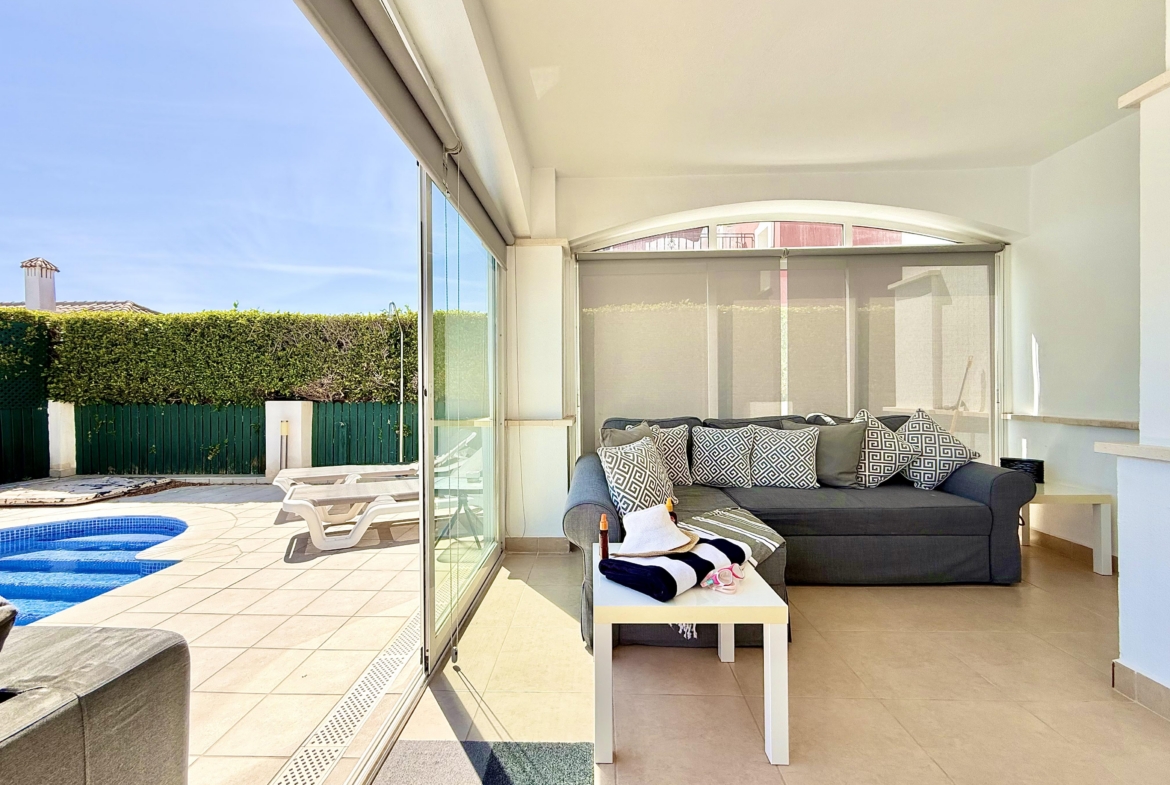 Enclosed terrace and sun lounge at Isla Grosa villa on Mar Menor Golf Resort