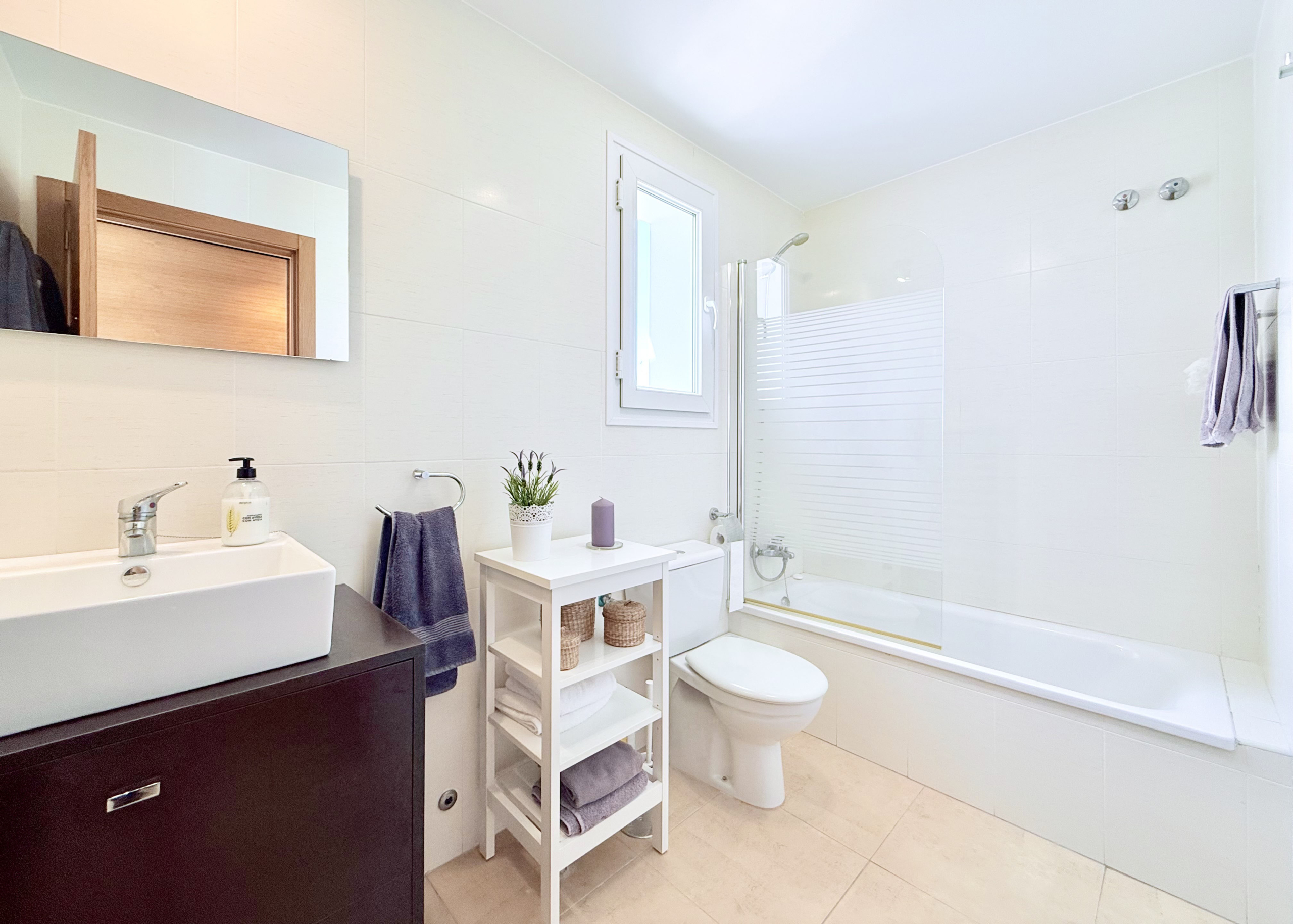 En suite bathroom in master bedroom at Mar Menor Golf Resort