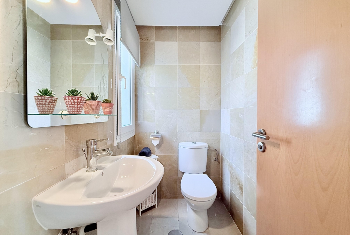 Ground floor guest toilet in Isla Grosa villa on Mar Menor Golf Resort