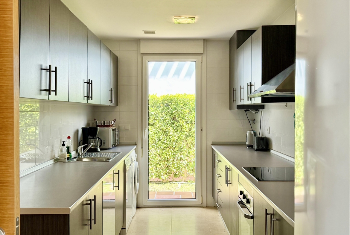 Modern kitchen in Mar Menor Golf Resort villa by Levante Properties