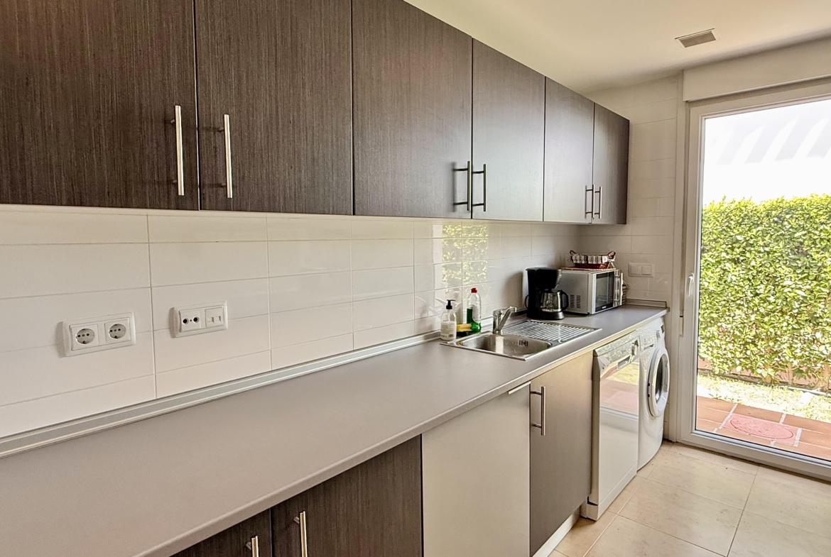 Modern kitchen in Mar Menor Golf Resort villa by Levante Properties
