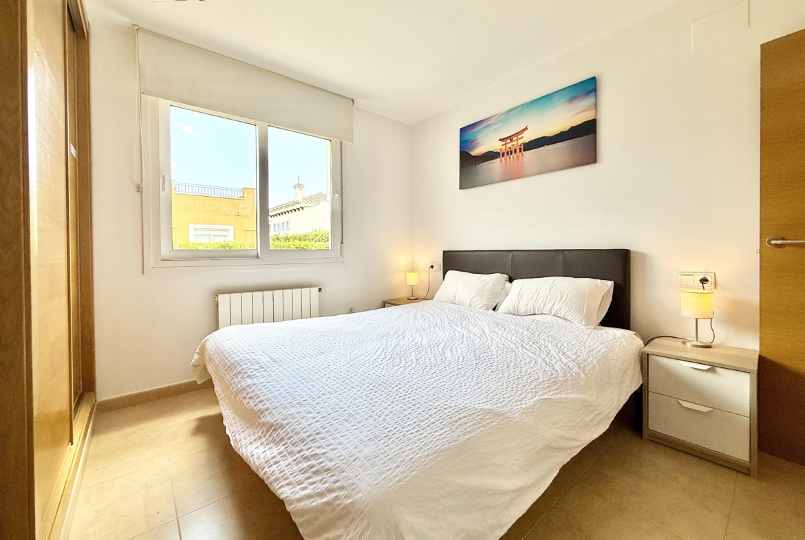 Master bedroom with en suite in Rondella villa at Mar Menor Golf Resort