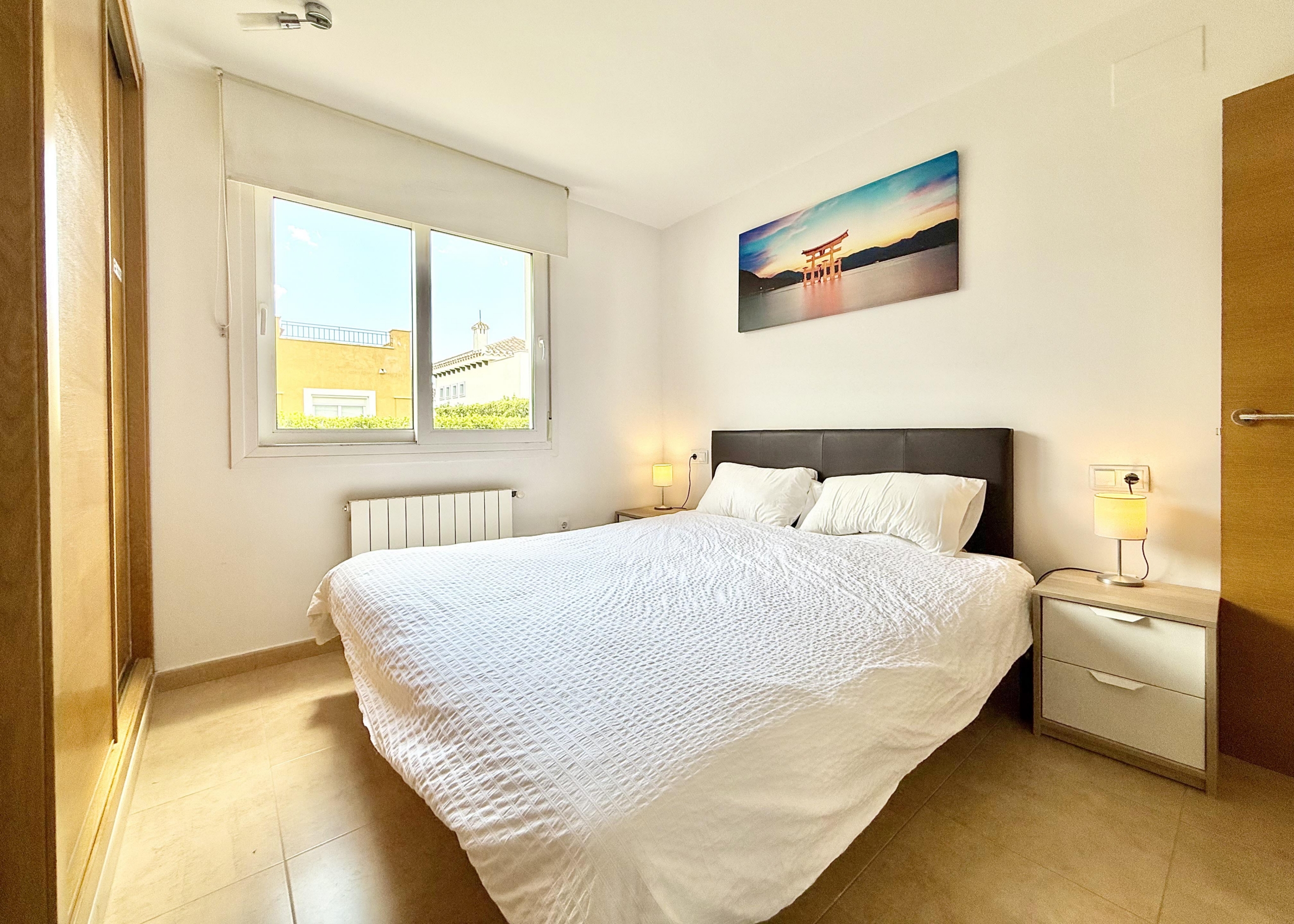 Master bedroom with en suite in Rondella villa at Mar Menor Golf Resort