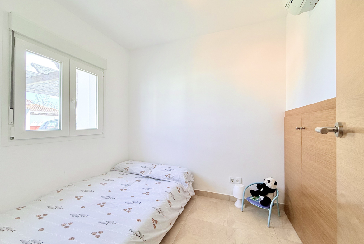 Bright bedroom in Calblanque villa for sale in Mar Menor Golf Resort