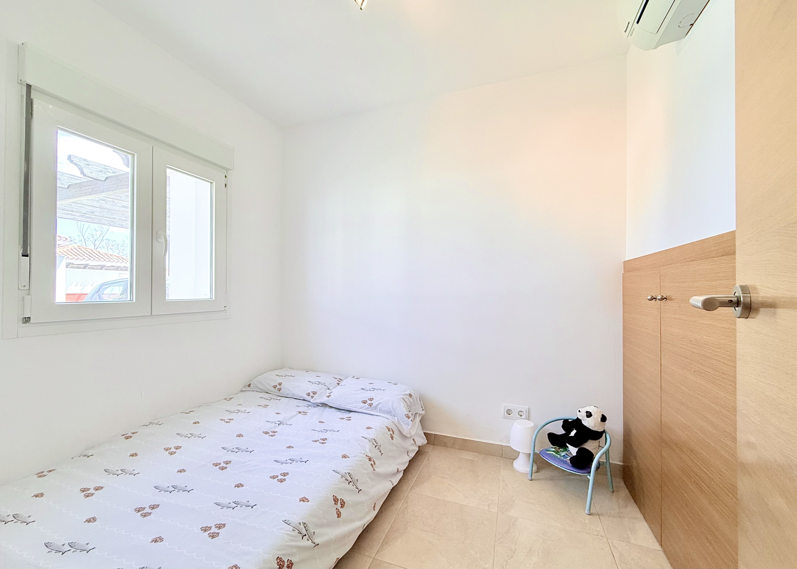 Bright bedroom in Calblanque villa for sale in Mar Menor Golf Resort