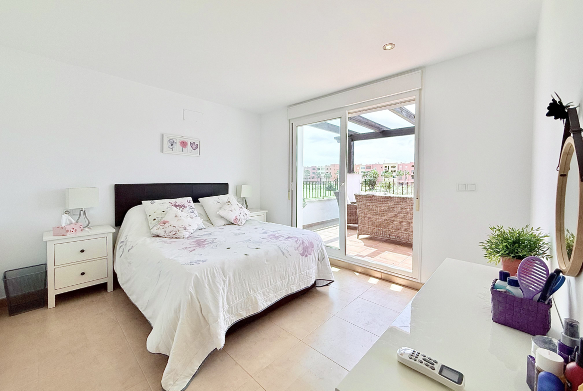 Master bedroom suite in Mar Menor Golf Resort villa
