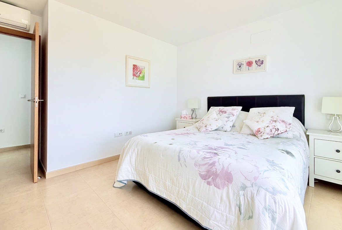Master bedroom suite in Mar Menor Golf Resort villa